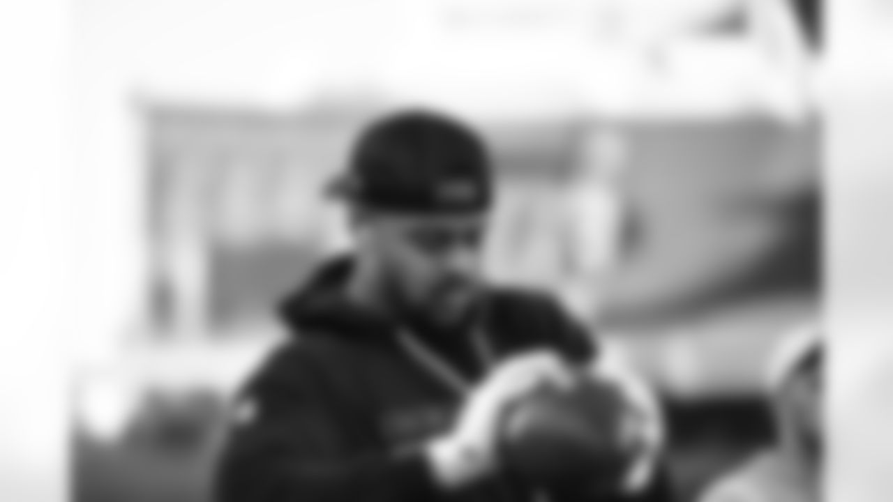 TE Noah Fant warms up ahead of Thursday Night Football Week 7 against the Pittsburgh Steelers at Paycor Stadium, Thursday, Oct. 16, 2025.