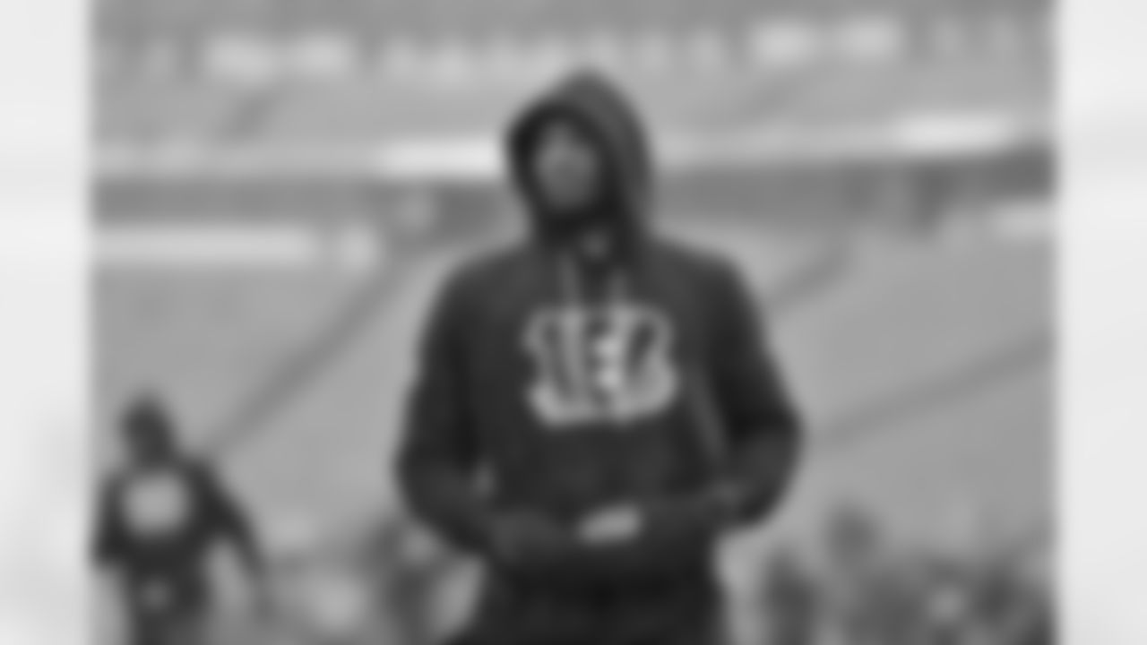 WR Ja'Marr Chase warms up ahead of Week 14 against the Buffalo Bills at Highmark Stadium, Sunday, Dec. 7, 2025.