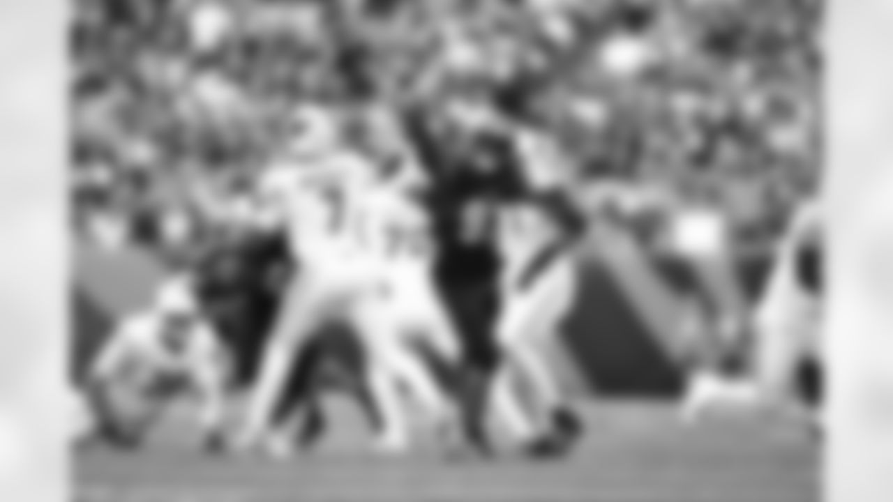 DE Shemar Stewart knocks down a pass during Week 17 against the Arizona Cardinals at Paycor Stadium, Sunday, Dec. 28, 2025.