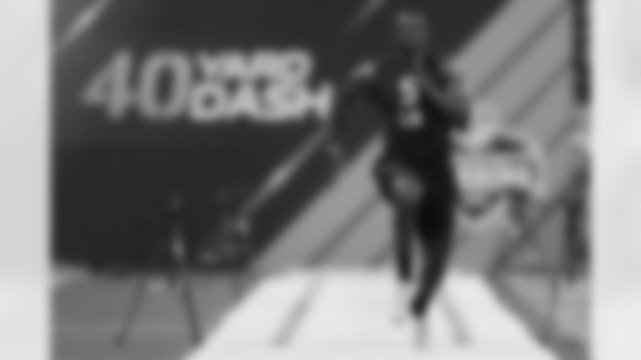 Vanderbilt linebacker Oren Burks runs the 40-yard dash during the 2018 NFL Scouting Combine on Sunday, March 4, 2018 in Indianapolis. (Ben Liebenberg via AP)