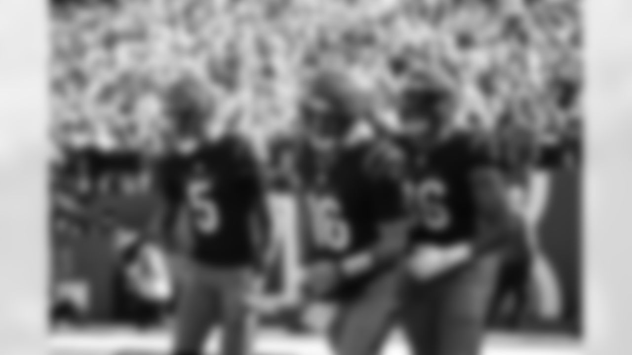 QB Joe Flacco, WR Tee Higgins and TE Noah Fant celebrate a touchdown during Week 8 against the New York Jets, Sunday, Oct. 26, 2025