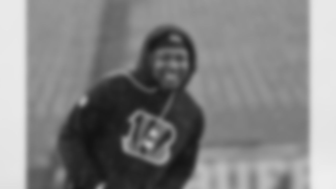 RB Tahj Brooks warms up ahead of Week 14 against the Buffalo Bills at Highmark Stadium, Sunday, Dec. 7, 2025.