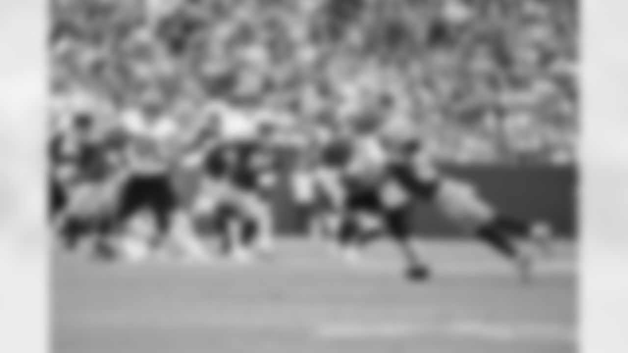 WR Tee Higgins makes a catch during Week 6 against the Packers in Green Bay, Sunday, Oct. 12, 2025.