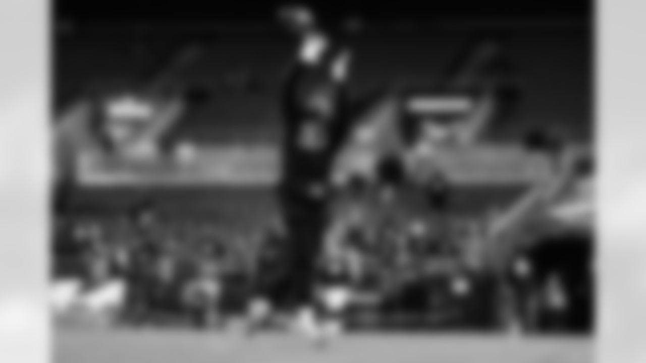 WR Ja'Marr Chase warms up ahead of Week 13 against the Baltimore Ravens, Thursday, Nov. 27, 2025.