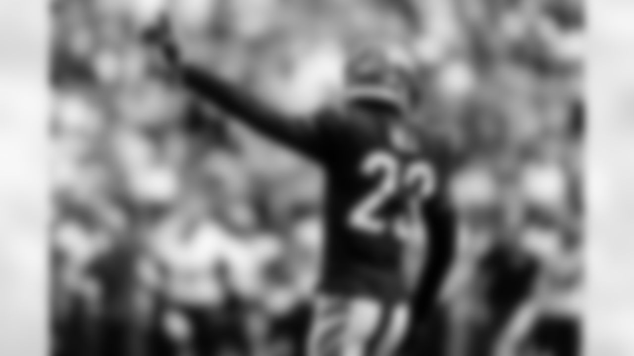 CB Dax Hill gestures before a play, Sunday, September 17, 2023.