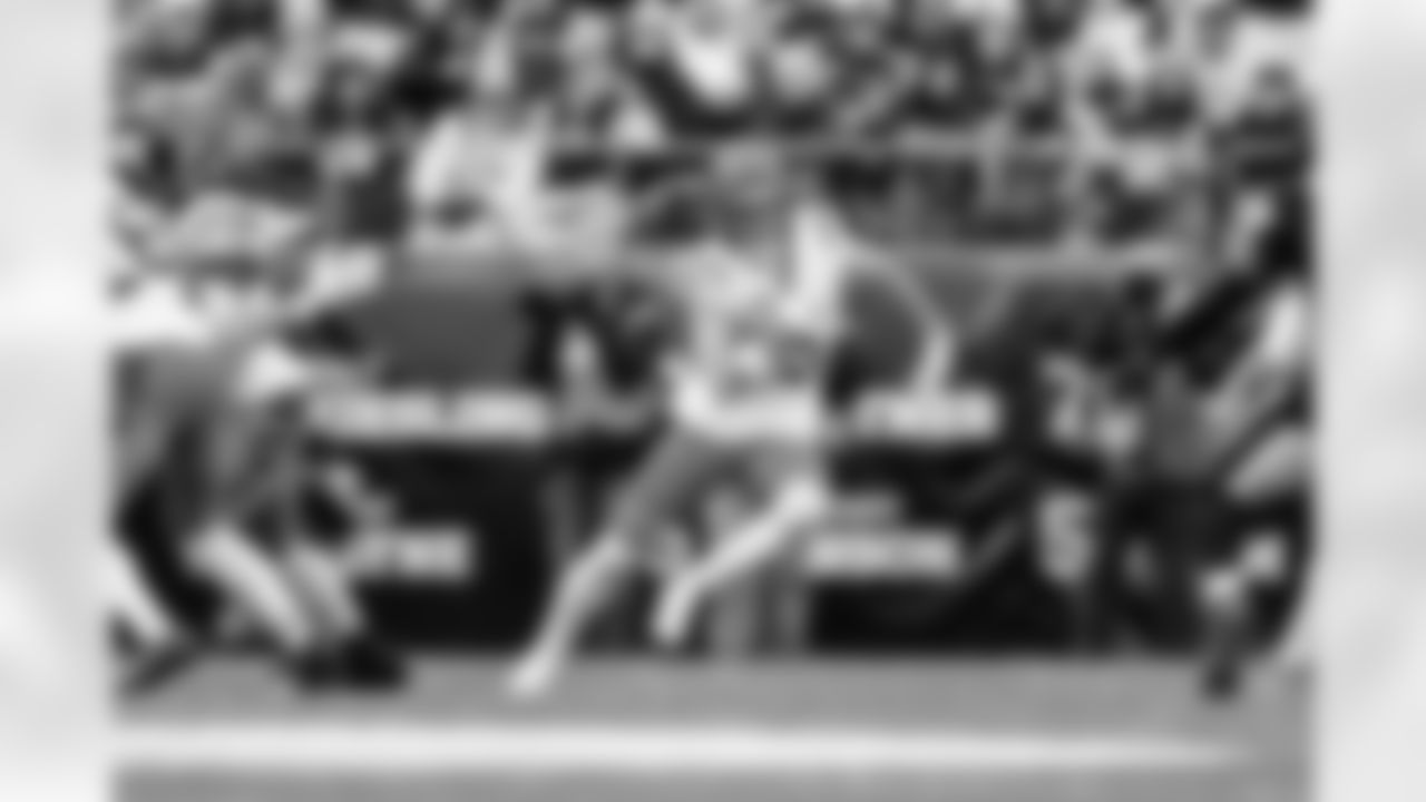 WR Charlie Jones returns a kick during Week 11 against the Steelers in Pittsburgh, Sunday, Nov. 16, 2025.