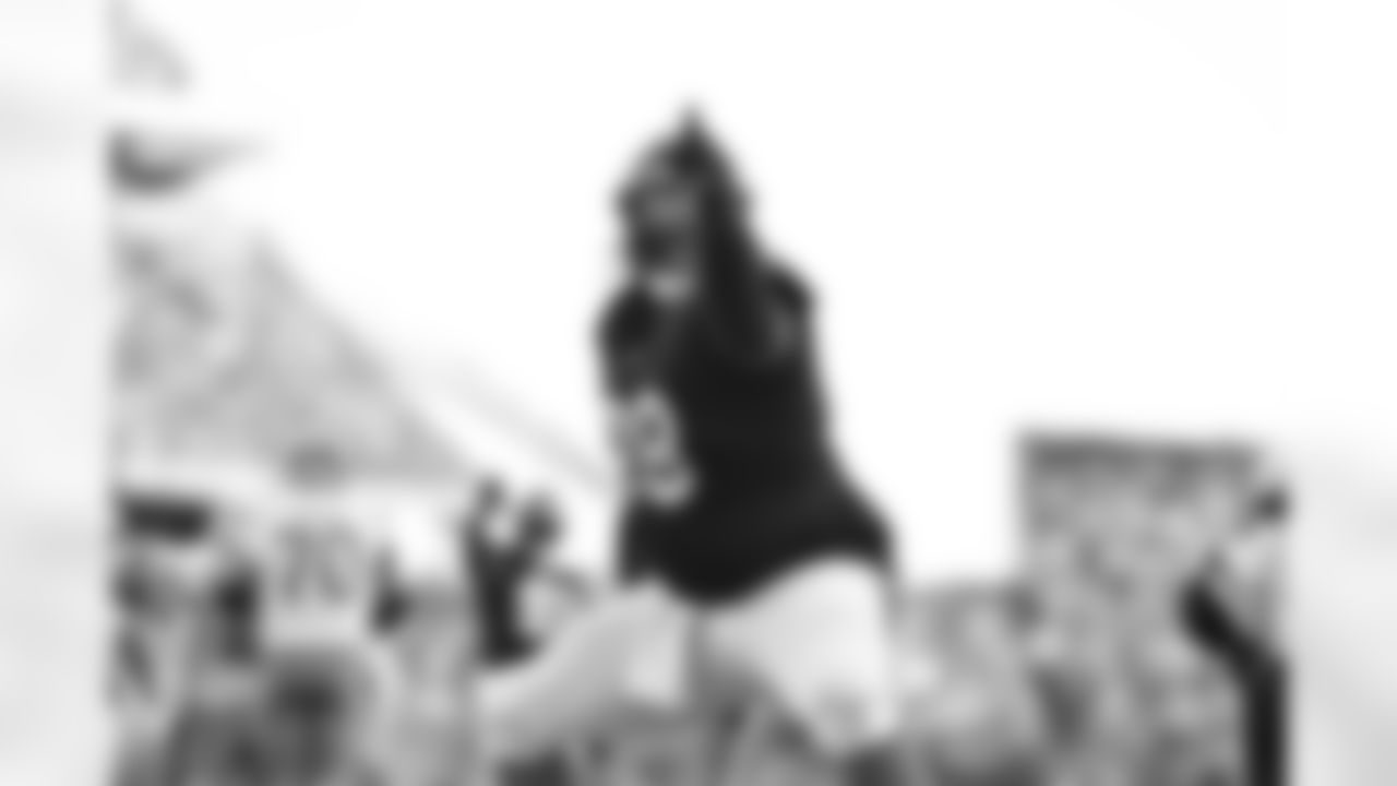 DT T.J. Slaton Jr. celebrates a sack during Week 18 against the Cleveland Browns, Sunday, Jan. 4, 2026.