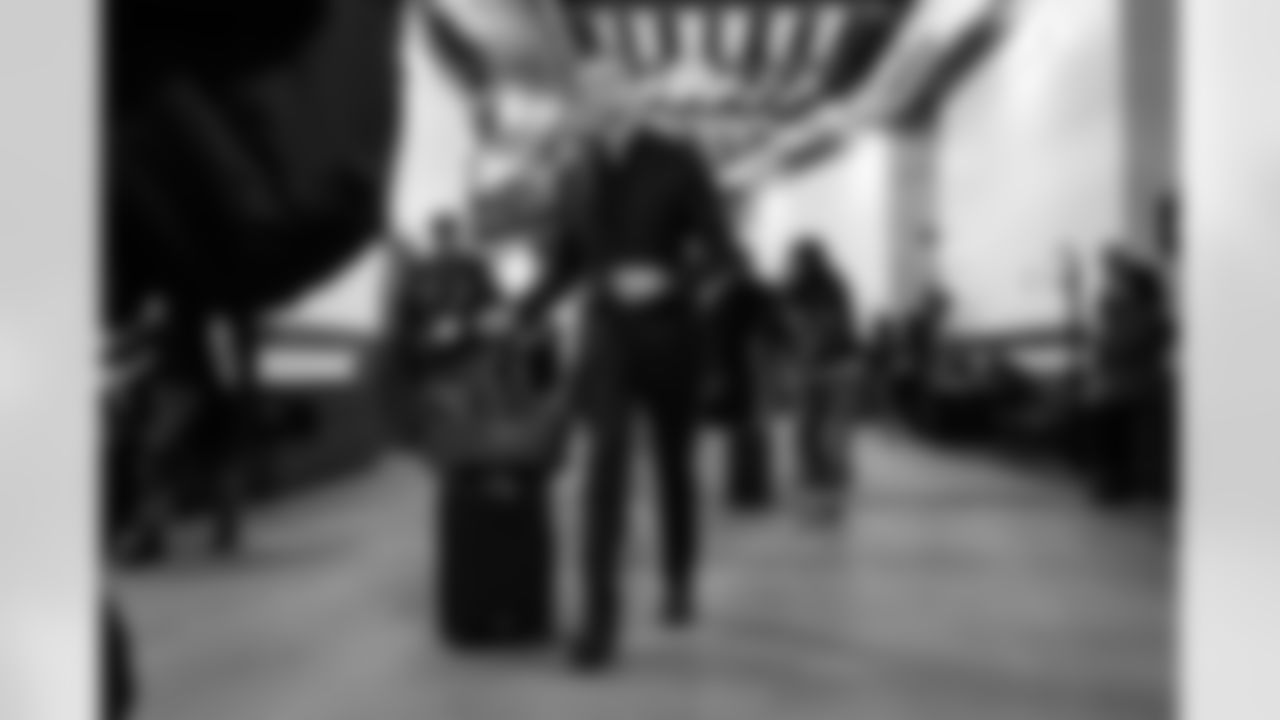 TE Mike Gesicki arrives at M&T Bank Stadium ahead of Week 13 against the Baltimore Ravens, Thursday, Nov. 27, 2025.