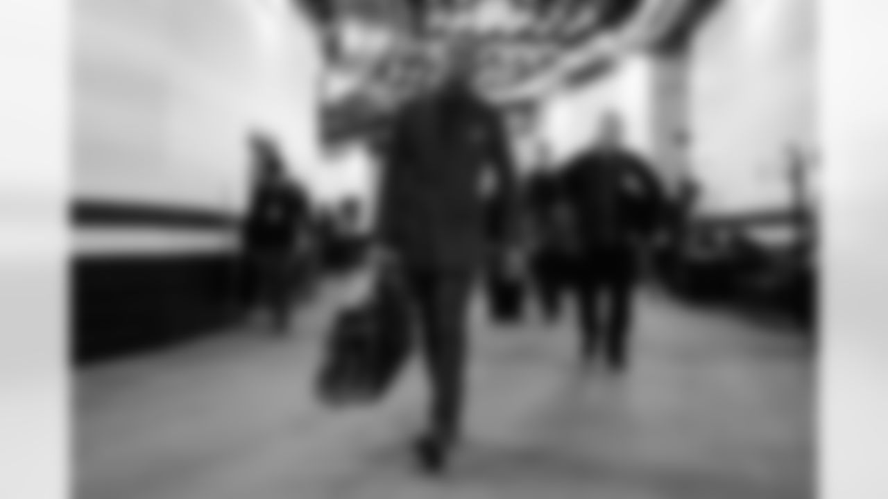 CB DJ Turner II arrives at M&T Bank Stadium ahead of Week 13 against the Baltimore Ravens, Thursday, Nov. 27, 2025.