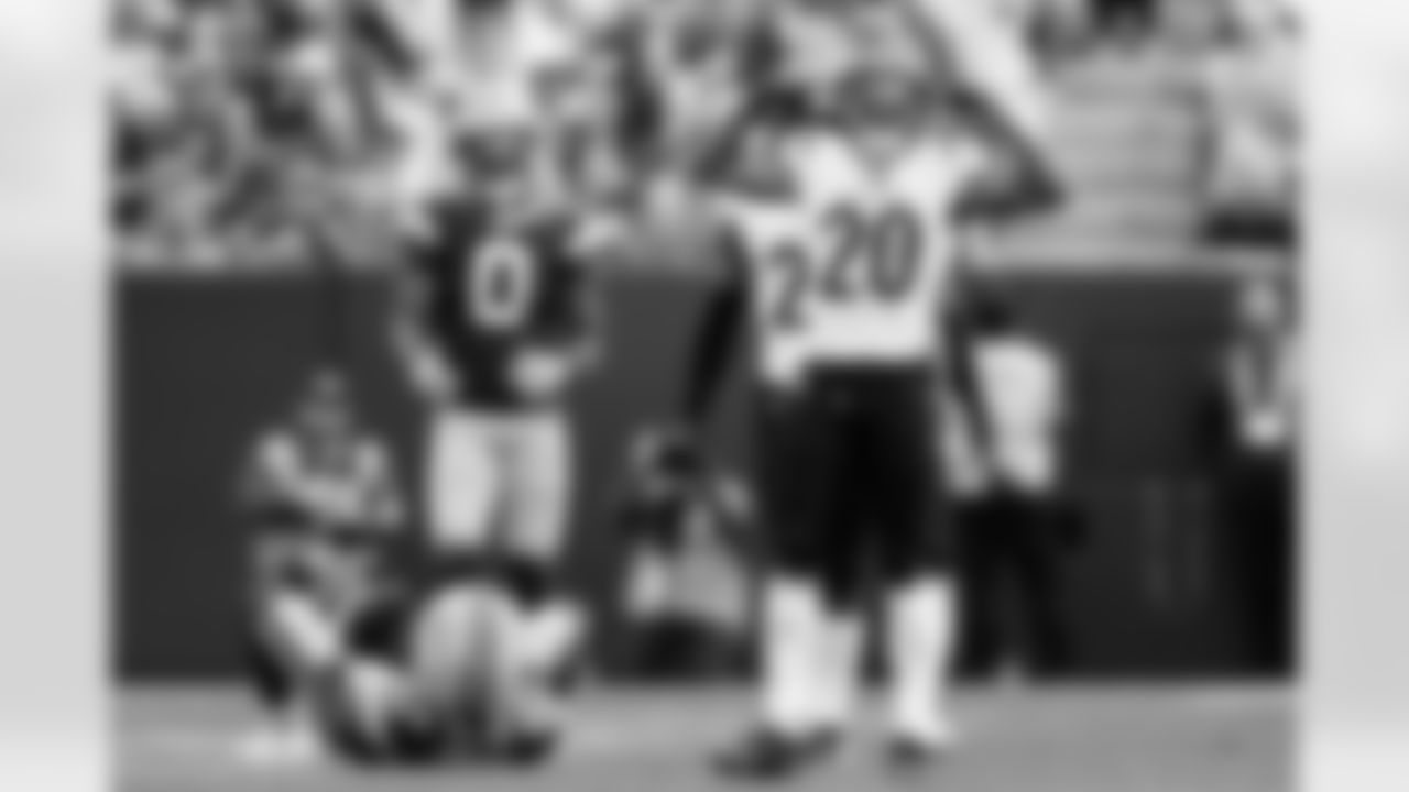 CB DJ Turner II celebrates a pass breakup during Week 6 against the Green Bay Packers, Sunday, Oct. 12, 2025.