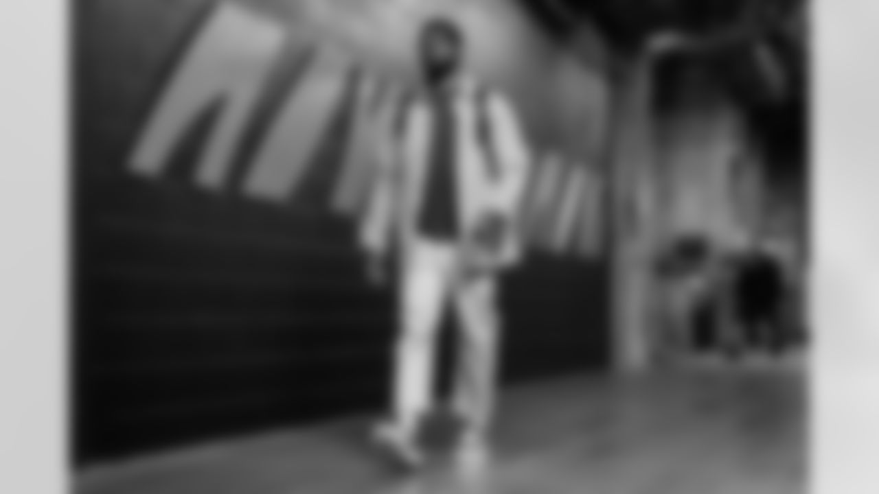 LB Oren Burks arrives at Paycor Stadium ahead of Week 17 against the Arizona Cardinals, Sunday, Dec. 28, 2025.