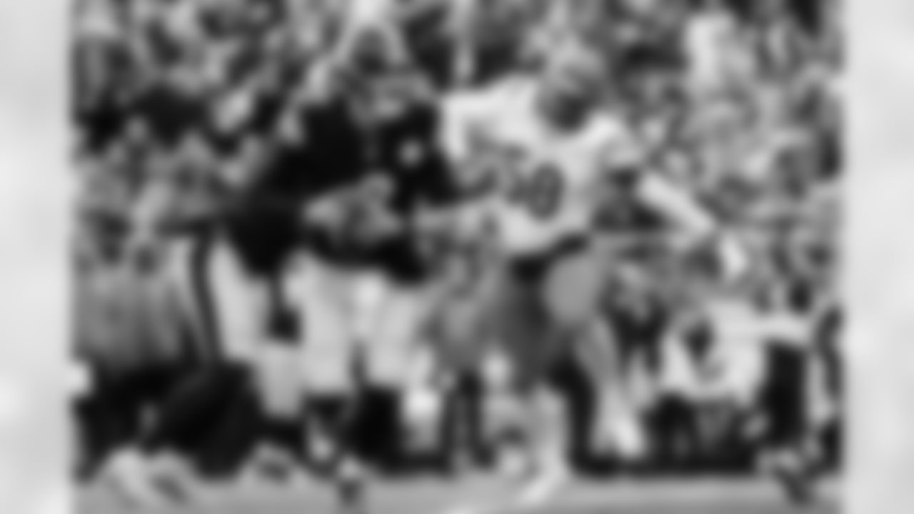 DE Joseph Ossai pressures QB Mason Rudolph during Week 11 against the Pittsburgh Steelers, Sunday, Nov. 16, 2025.