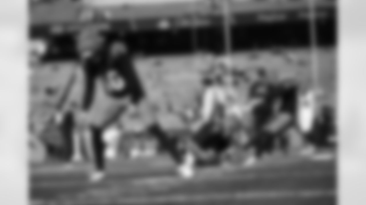 LS William Wagner, K Evan McPherson and P Ryan Rehkow warms up at Paycor Stadium ahead of Week 8 against the New York Jets, Sunday, Oct. 26, 2025.