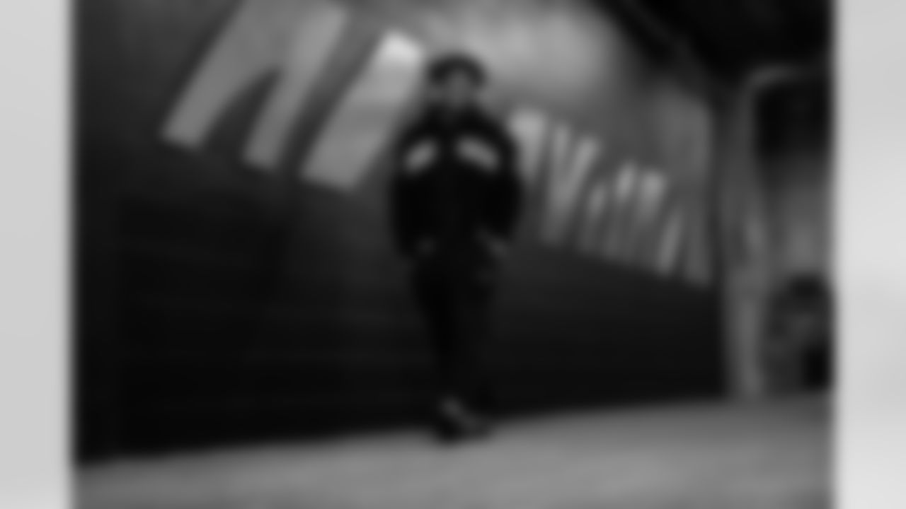 LB Barrett Carter arrives at Paycor Stadium ahead of Week 15 against the Baltimore Ravens, Sunday, Dec. 14, 2025.