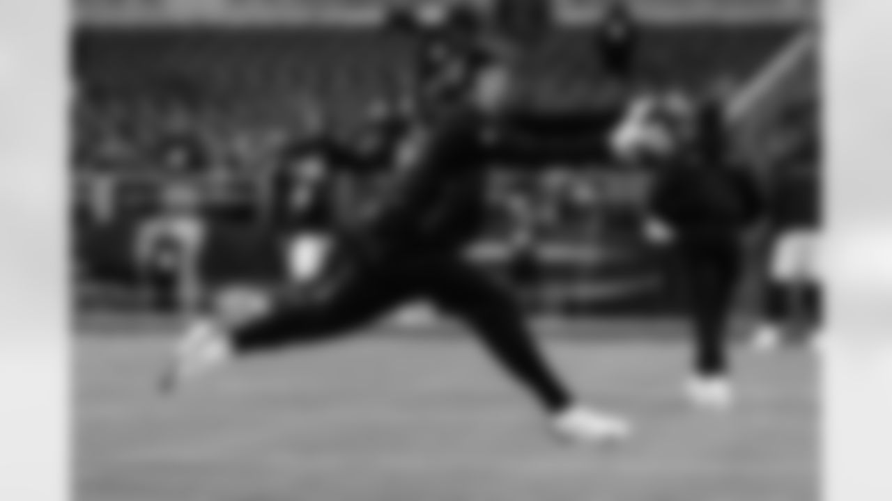 WR Mitch Tinsley warms up ahead of Week 13 against the Baltimore Ravens, Thursday, Nov. 27, 2025.