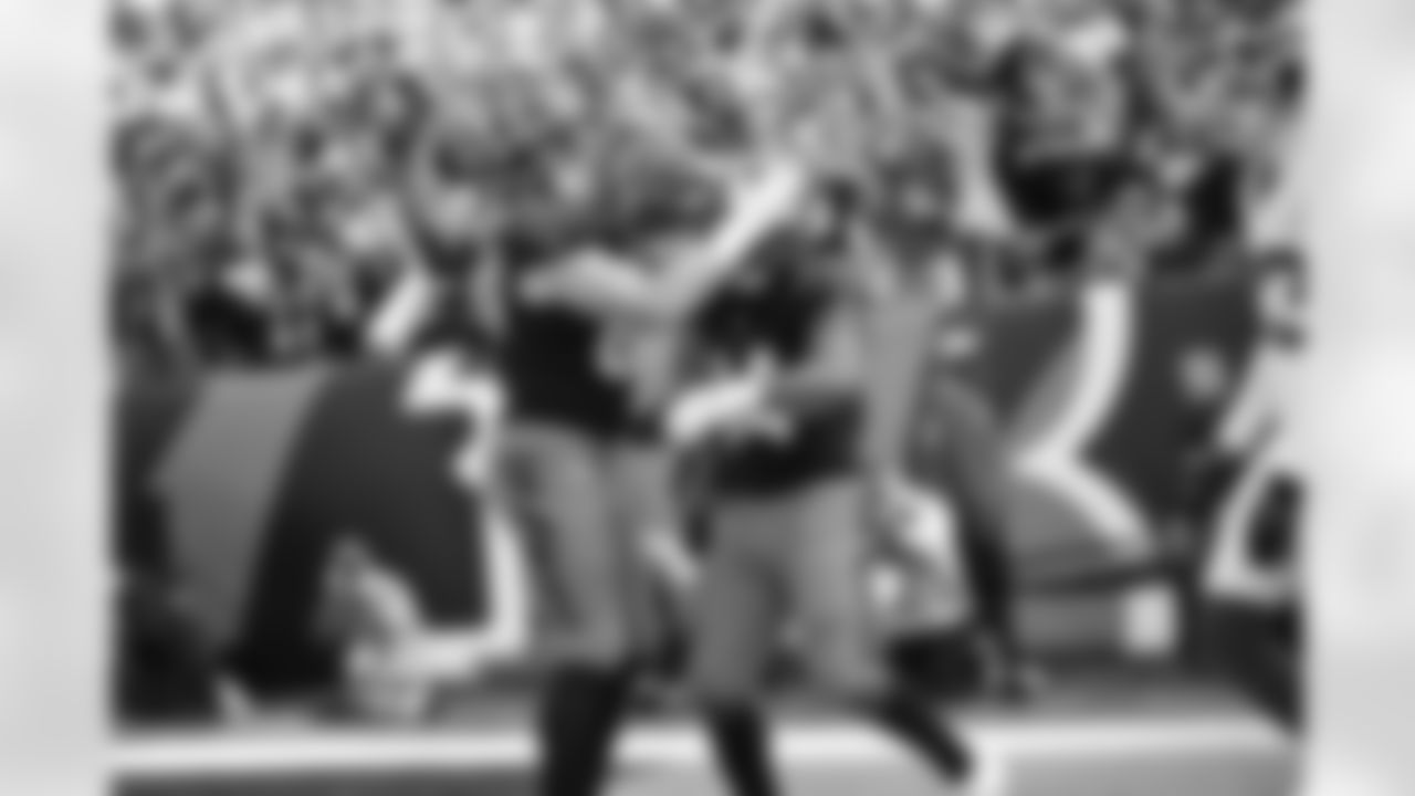 RB Samaje Perine celebrates a touchdown during Week 8 against the New York Jets, Sunday, Oct. 26, 2025