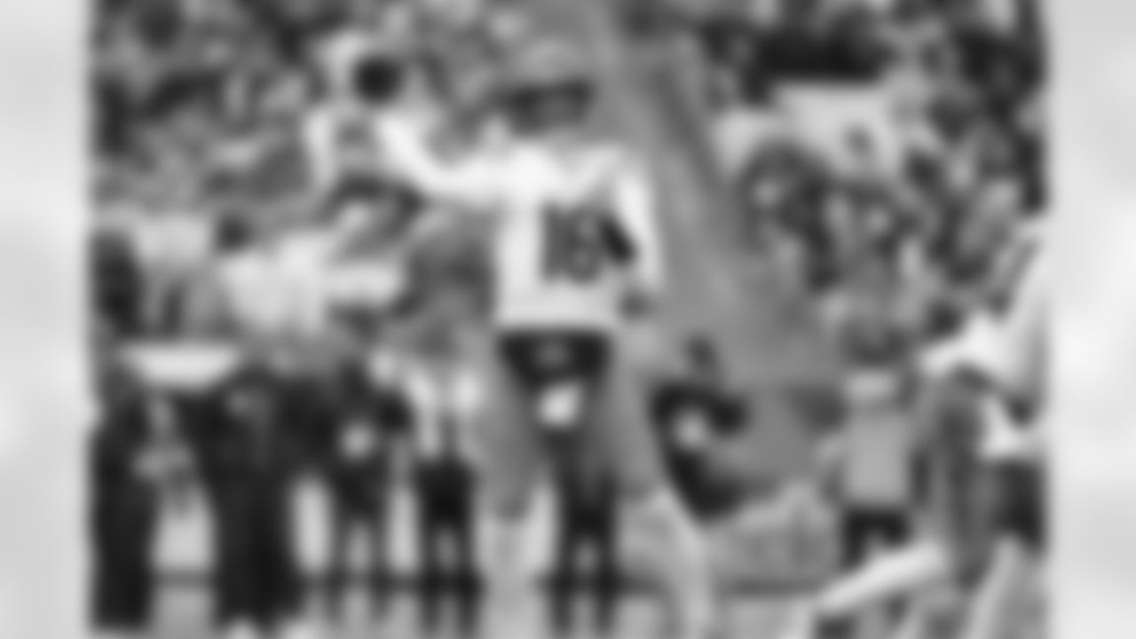 QB Joe Flacco throws the ball during Week 11 against the Steelers in Pittsburgh, Sunday, Nov. 16, 2025.