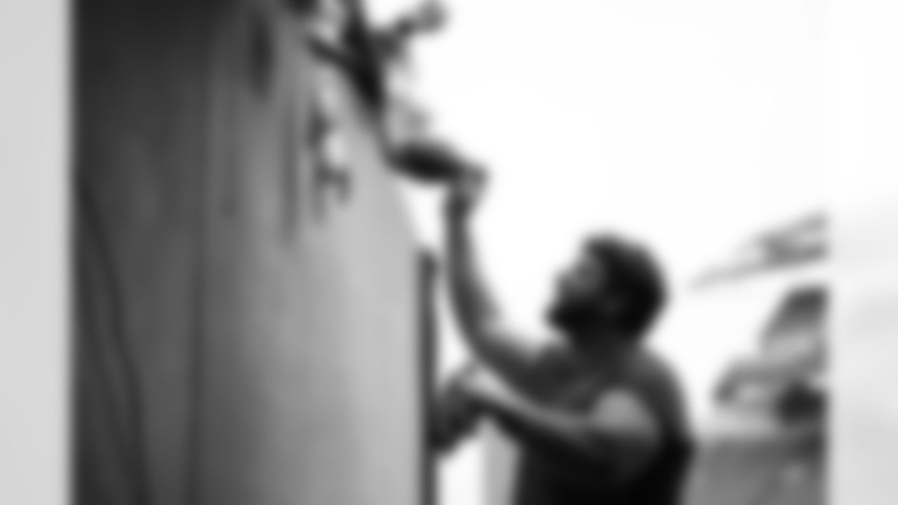 C Ted Karras ahead of Week 9 against the Bears, Sunday, Nov. 2, 2025.