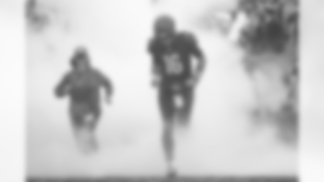 QB Joe Flacco runs onto the field ahead of Week 9 against the Chicago Bears at Paycor Stadium, Sunday, Nov. 2, 2025.