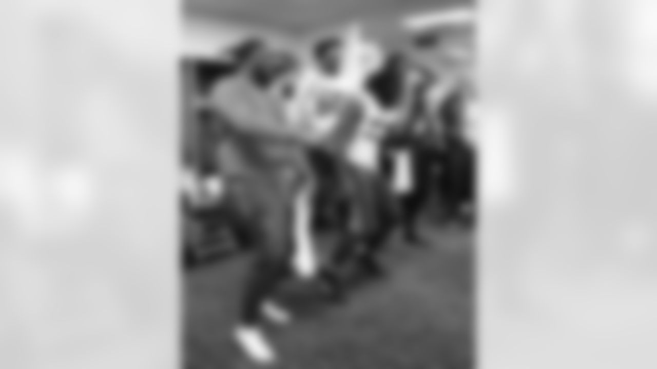 Pittsburgh Steelers vs Buffalo Bills, Regular Season, November 30, 2025 at Acrisure Stadium.