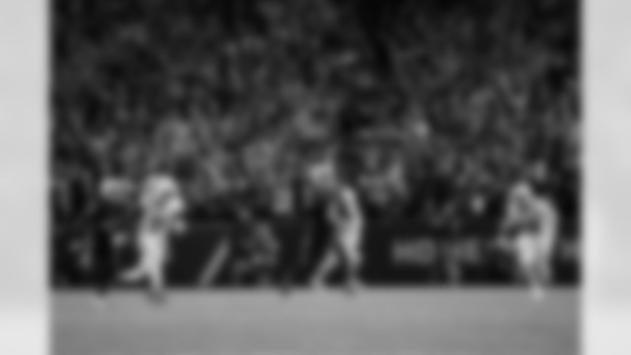 Buffalo Bills vs Miami Dolphins, Regular Season, September 18, 2025 at Highmark Stadium.