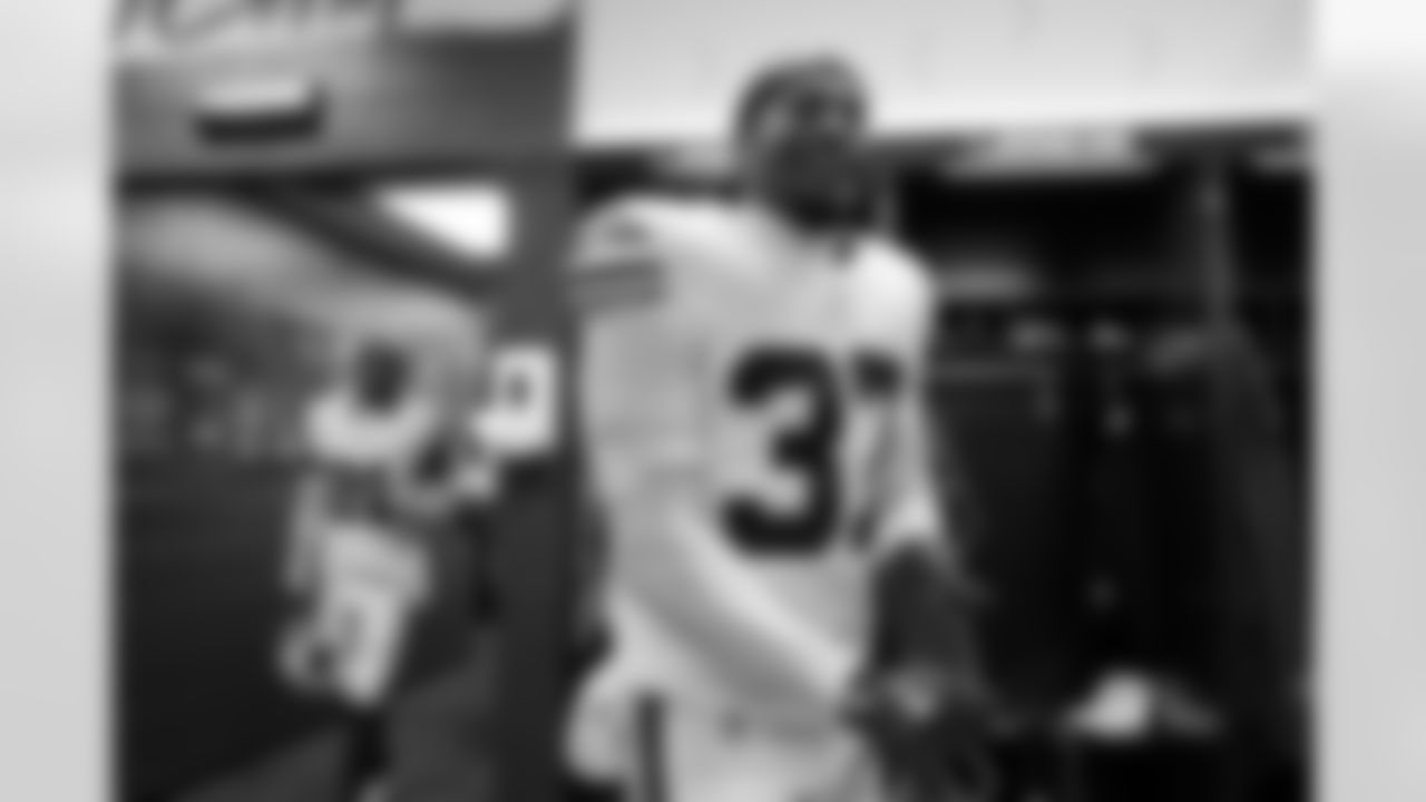 Buffalo Bills vs Tampa Bay Buccaneers, Regular Season, November 16, 2025 at Highmark Stadium.