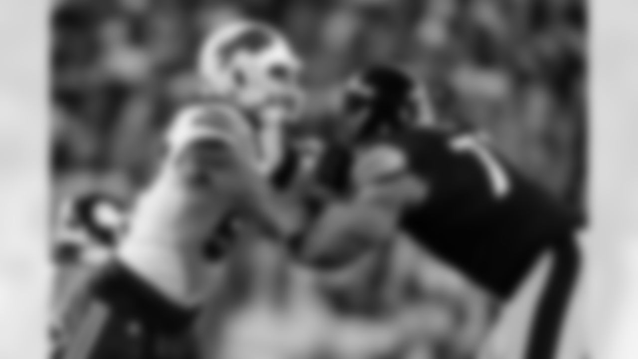 Pittsburgh Steelers vs Buffalo Bills, Regular Season, November 30, 2025 at Acrisure Stadium.