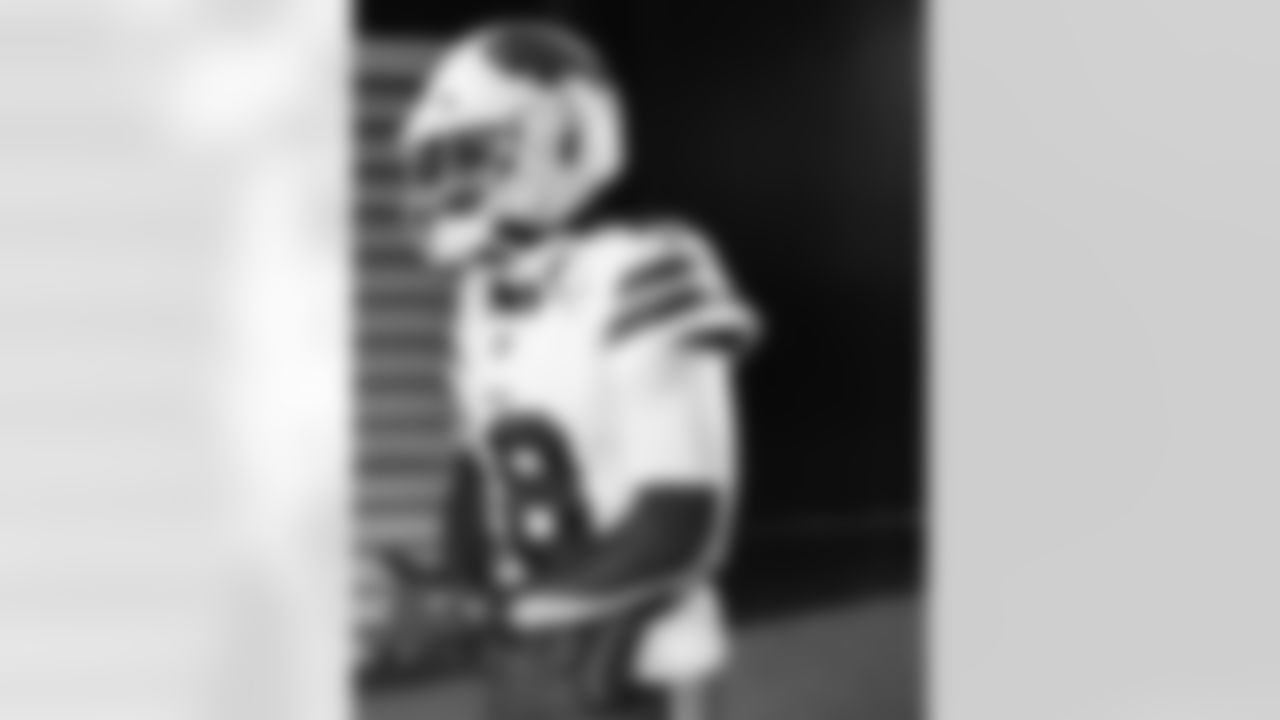 Pittsburgh Steelers vs Buffalo Bills, Regular Season, November 30, 2025 at Acrisure Stadium.