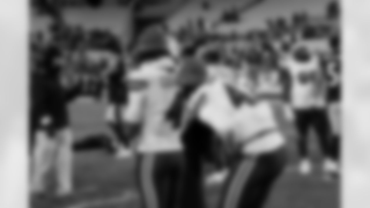 Pittsburgh Steelers vs Buffalo Bills, Regular Season, November 30, 2025 at Acrisure Stadium.