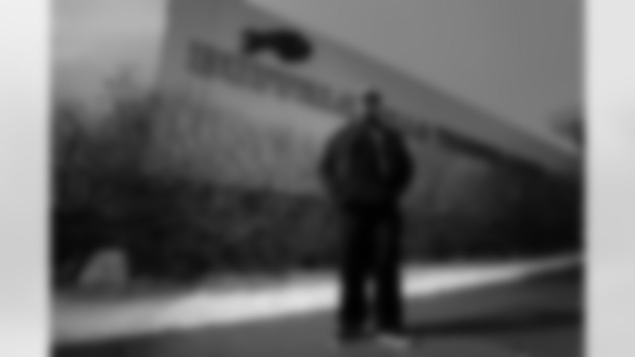 Dion Dawkins (73). Buffalo Bills vs Cincinnati Bengals, Regular Season, December 07, 2025 at Highmark Stadium.