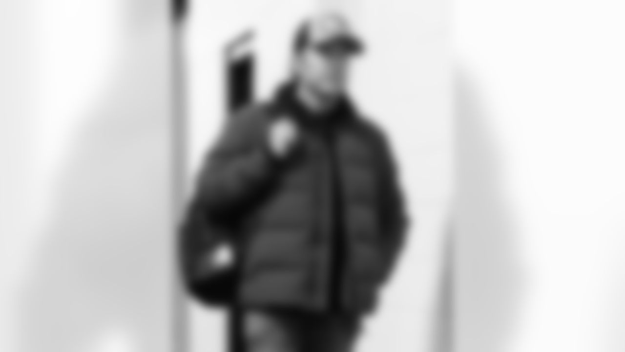 Pittsburgh Steelers vs Buffalo Bills, Regular Season, November 30, 2025 at Acrisure Stadium.