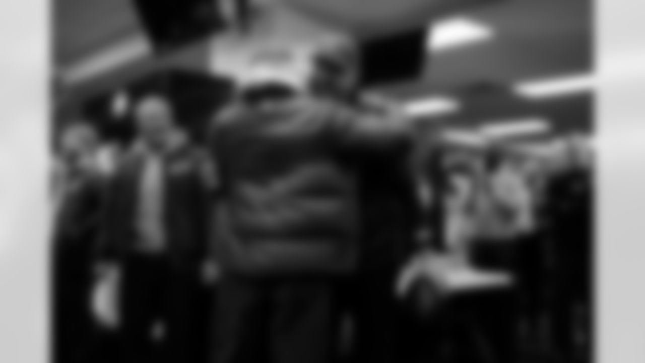 Pittsburgh Steelers vs Buffalo Bills, Regular Season, November 28, 2025 at Acrisure Stadium.