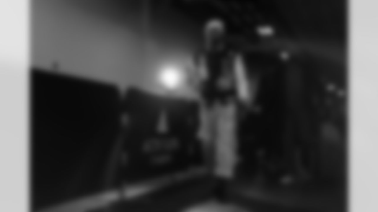 Pittsburgh Steelers vs Buffalo Bills, Regular Season, November 30, 2025 at Acrisure Stadium.