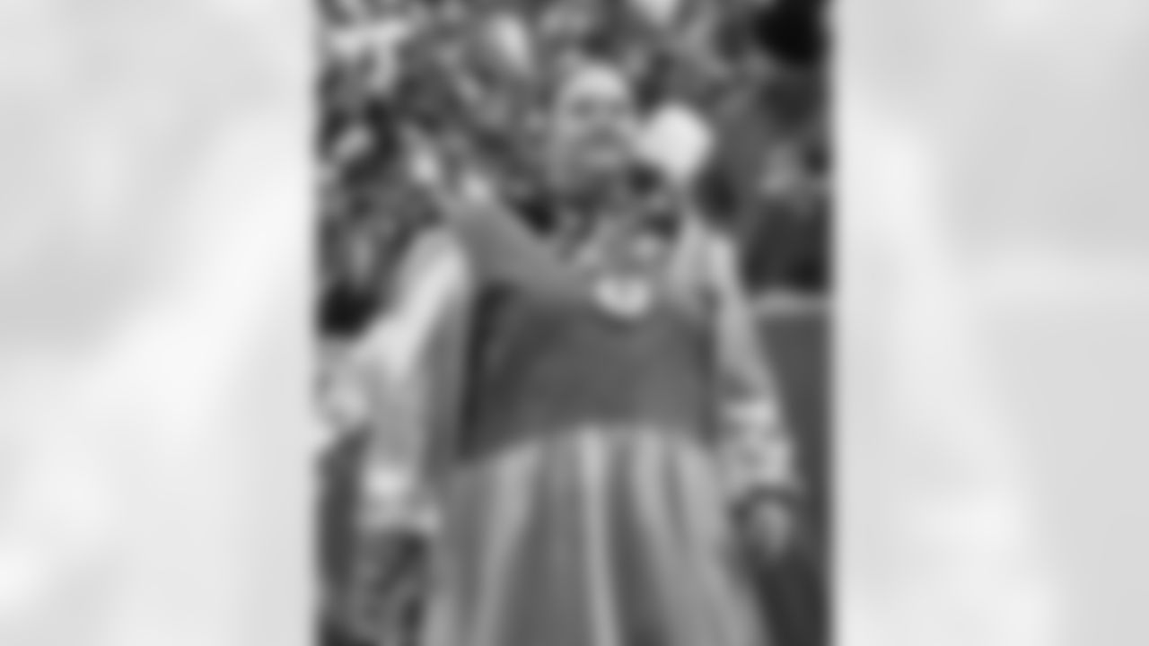 Buffalo Bills vs Tampa Bay Buccaneers, Regular Season, November 16, 2025 at Highmark Stadium.