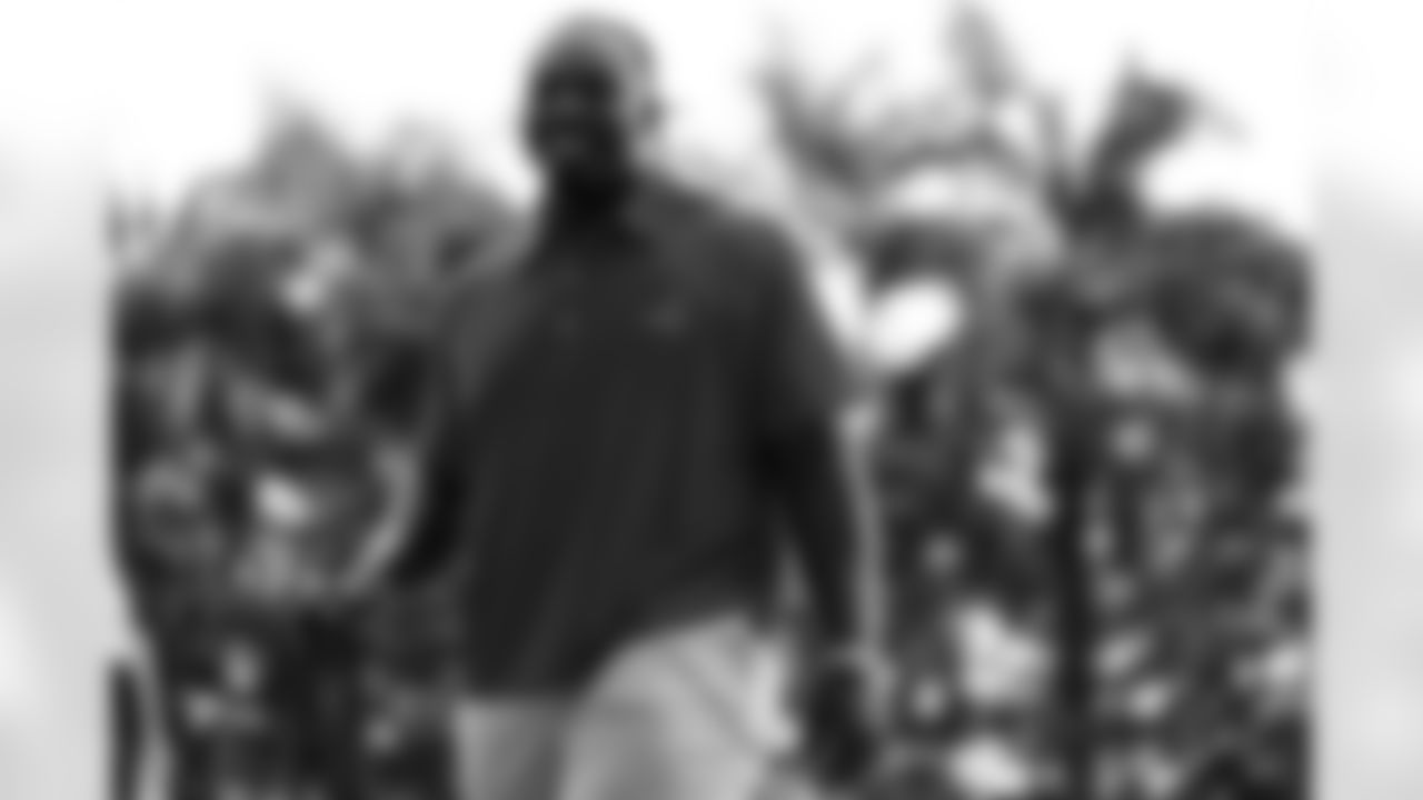 Miami Dolphins vs Buffalo Bills, Regular Season, November 09, 2025 at Hard Rock Stadium.