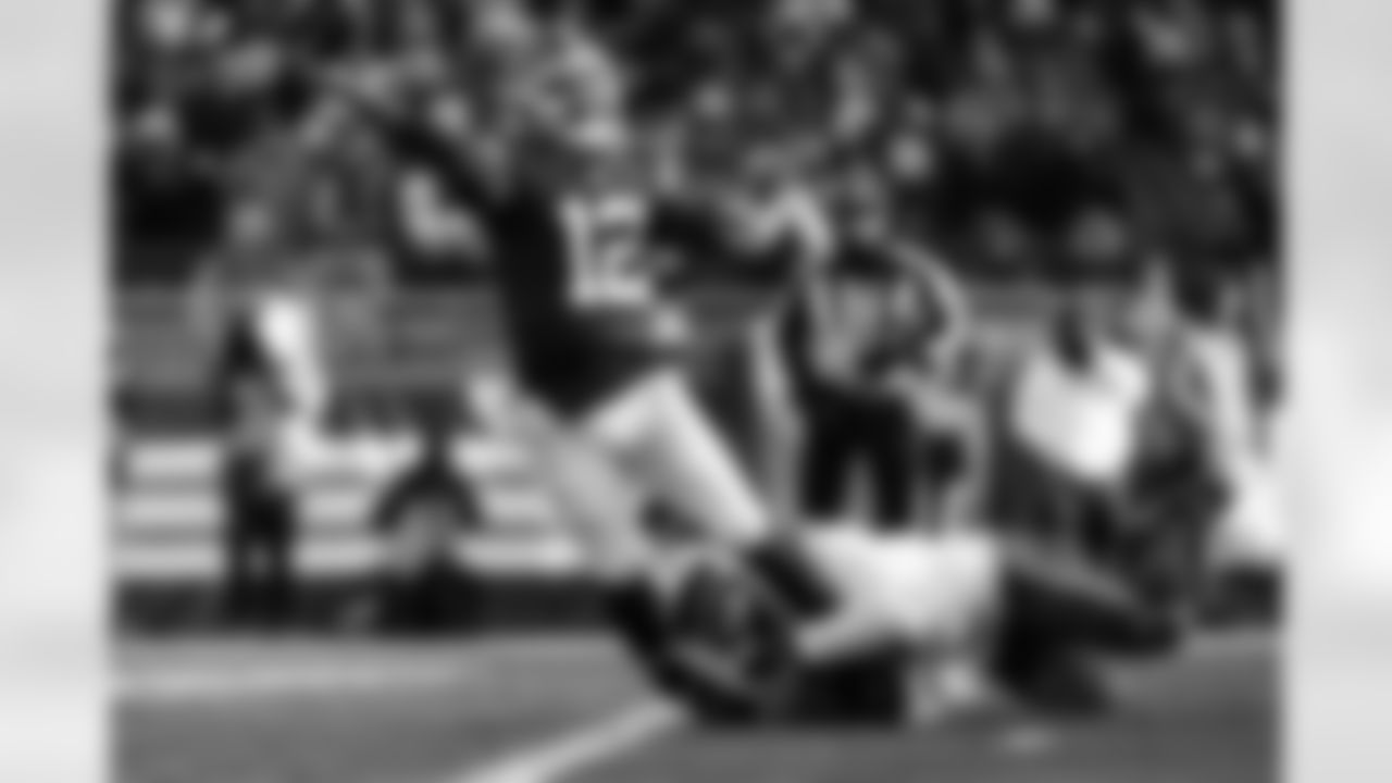 Cleveland Browns vs Buffalo Bills, Regular Season, December 21, 2025 at Huntington Bank Field.