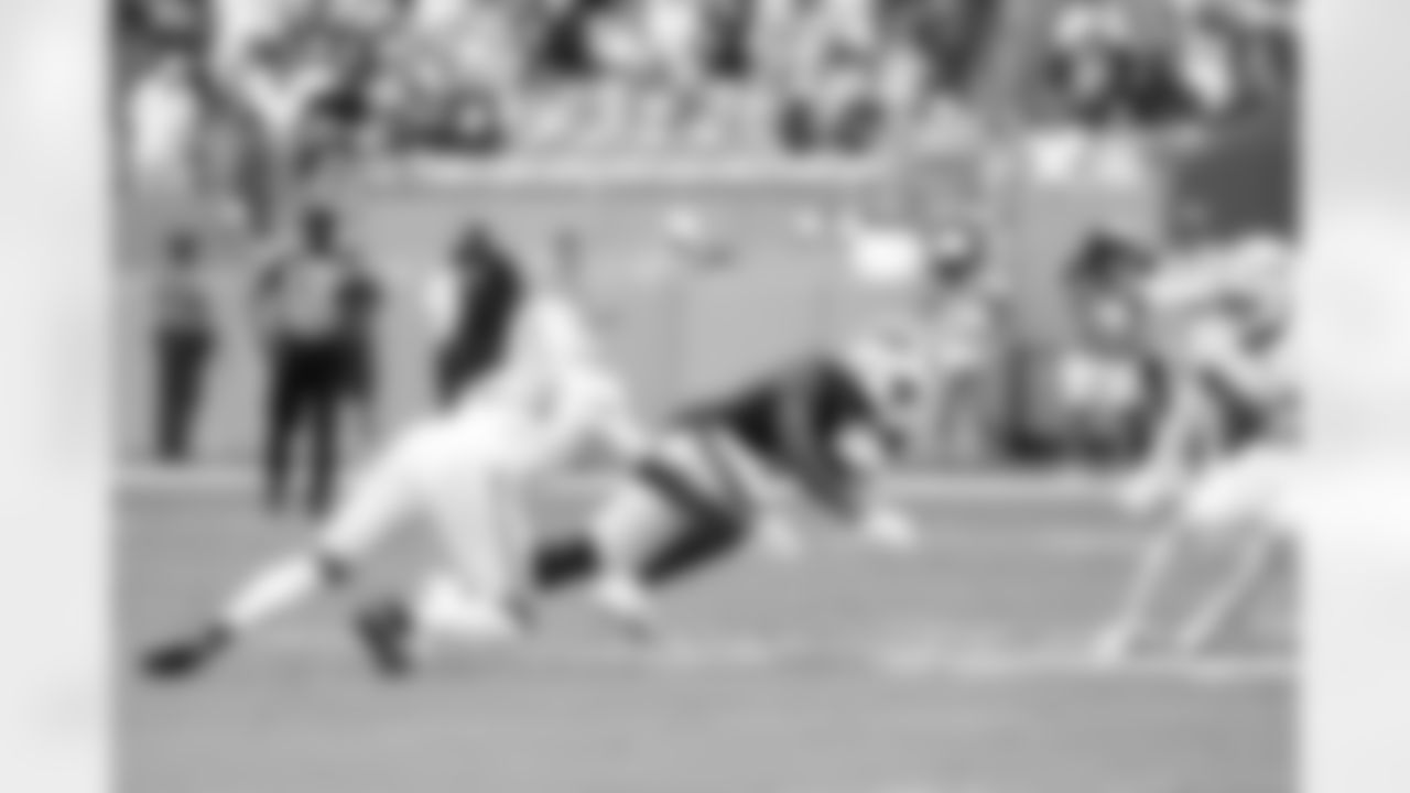 Miami Dolphins vs Buffalo Bills, Regular Season, November 09, 2025 at Hard Rock Stadium.