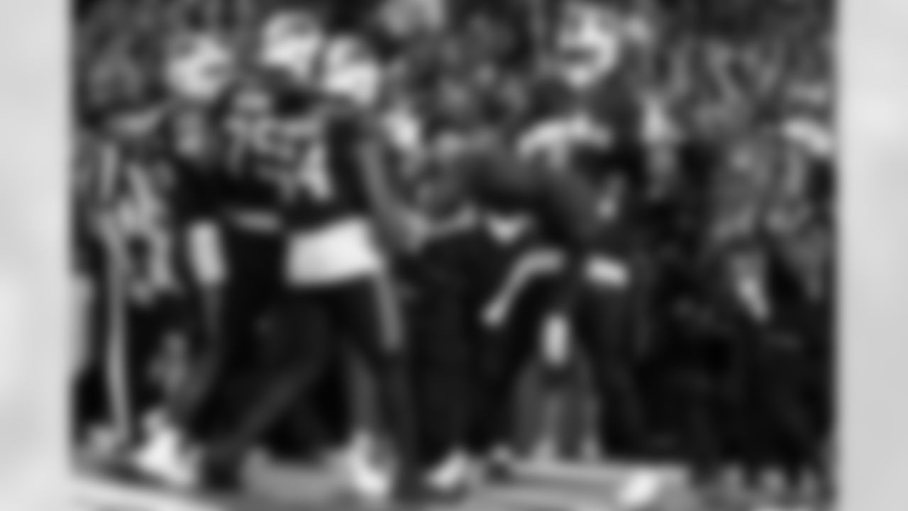 Buffalo Bills vs Miami Dolphins, Regular Season, September 18, 2025 at Highmark Stadium.