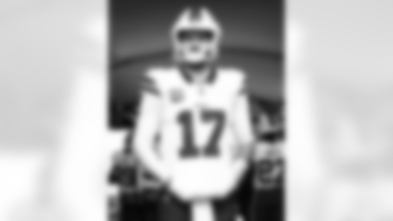 Pittsburgh Steelers vs Buffalo Bills, Regular Season, November 30, 2025 at Acrisure Stadium.