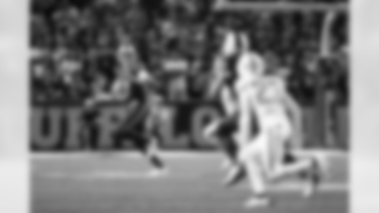 Buffalo Bills vs Miami Dolphins, Regular Season, September 18, 2025 at Highmark Stadium.