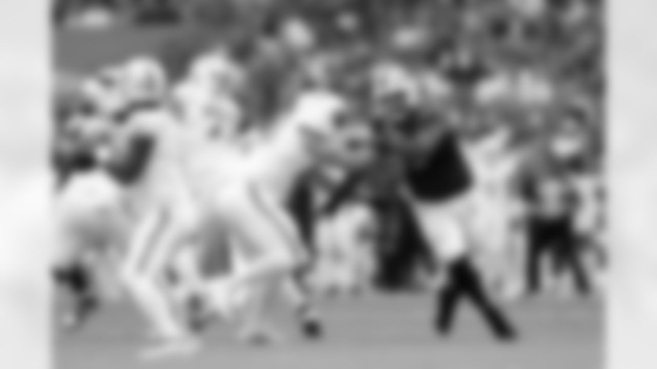 Miami Dolphins vs Buffalo Bills, Regular Season, November 09, 2025 at Hard Rock Stadium.