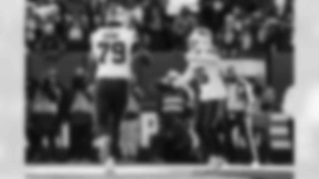 Cleveland Browns vs Buffalo Bills, Regular Season, December 21, 2025 at Huntington Bank Field.