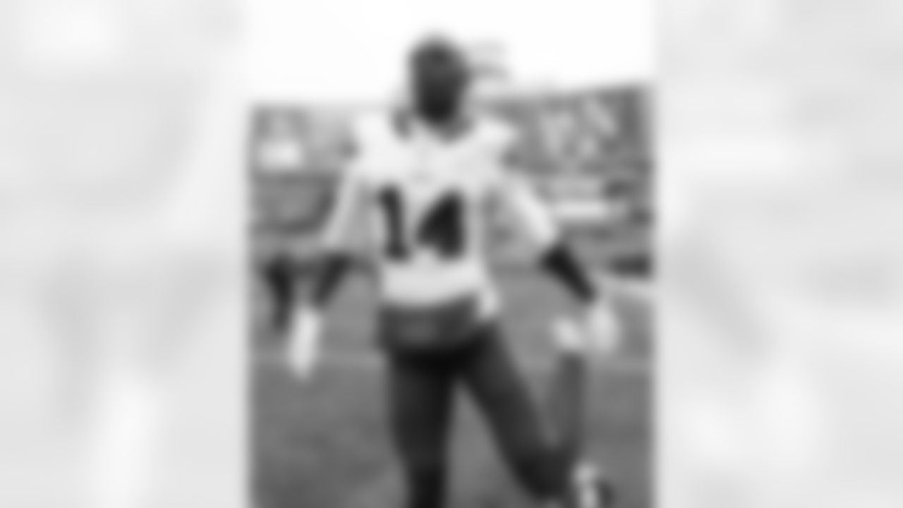 New England Patriots vs Buffalo Bills, Regular Season, December 14, 2025 at Gillette Stadium.