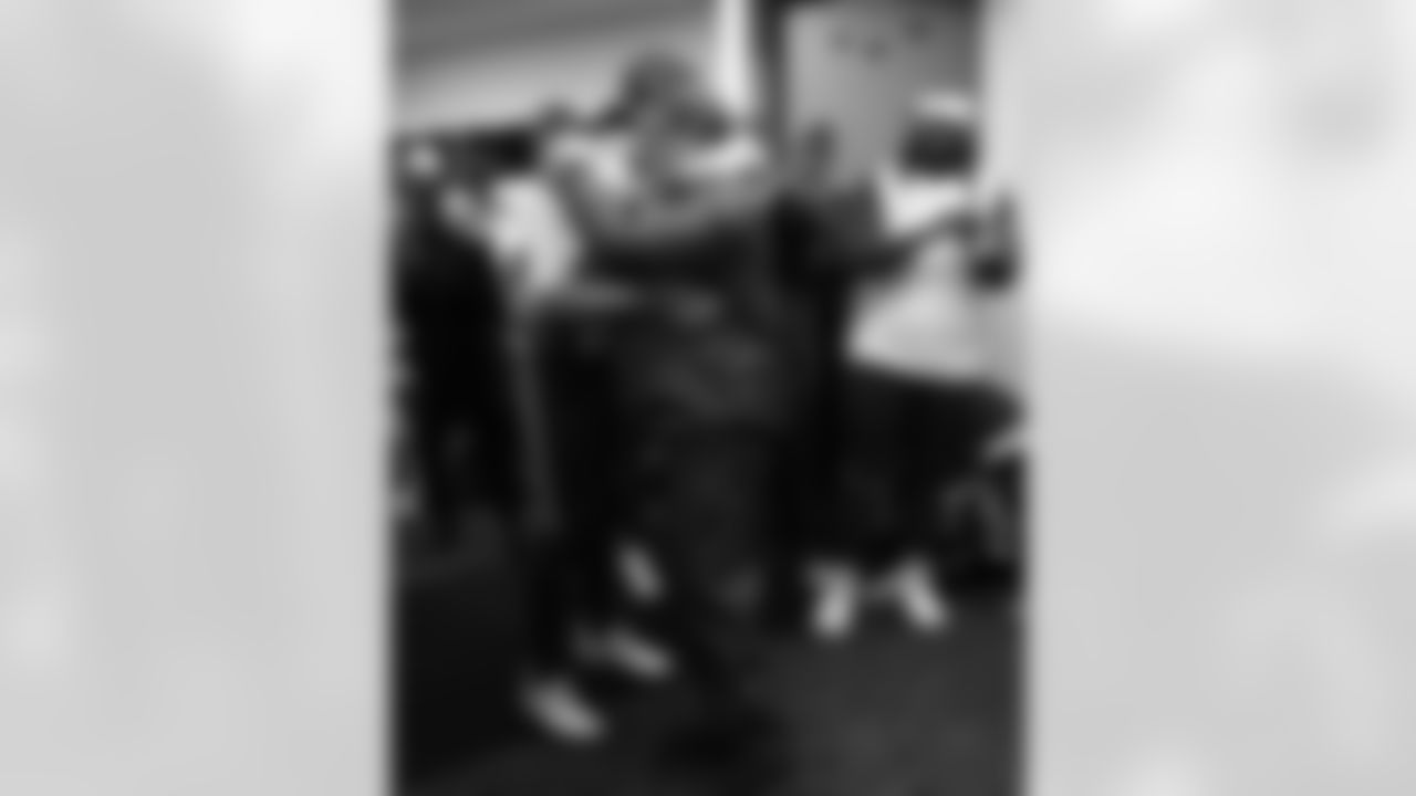 Pittsburgh Steelers vs Buffalo Bills, Regular Season, November 30, 2025 at Acrisure Stadium.