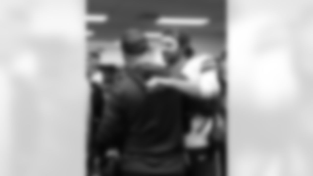 Pittsburgh Steelers vs Buffalo Bills, Regular Season, November 30, 2025 at Acrisure Stadium.