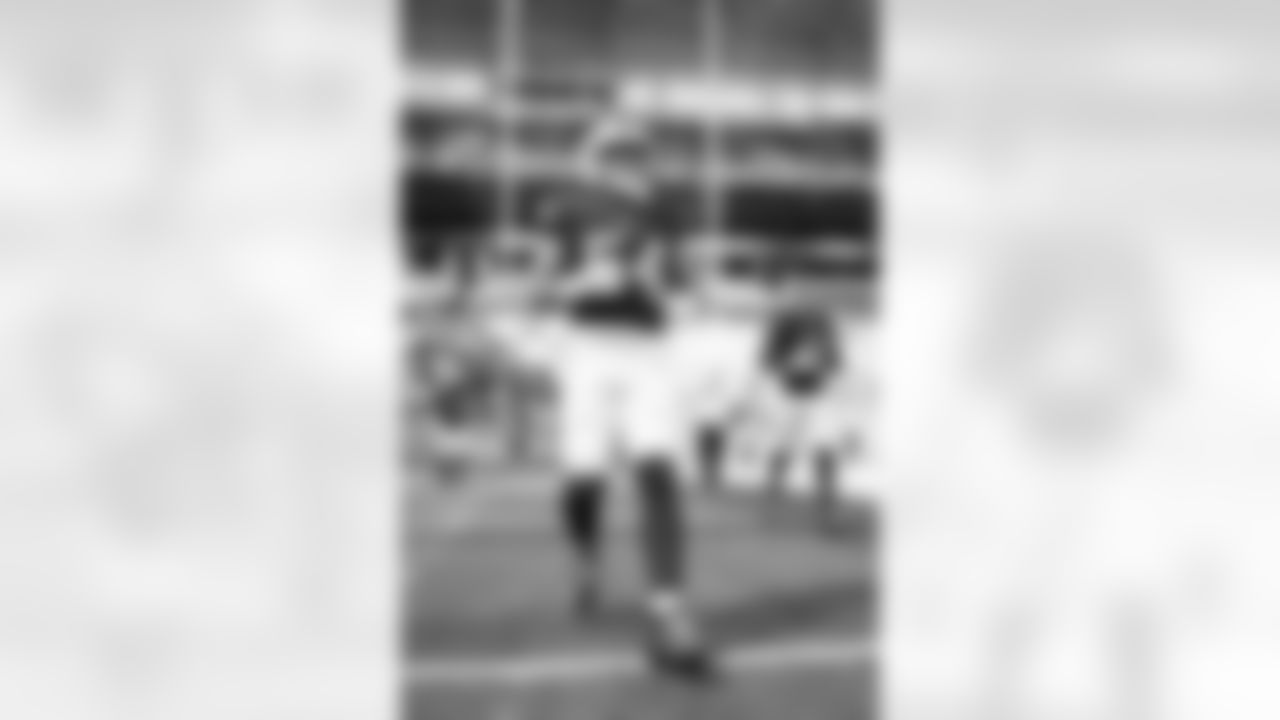 Miami Dolphins vs Buffalo Bills, Regular Season, November 09, 2025 at Hard Rock Stadium.