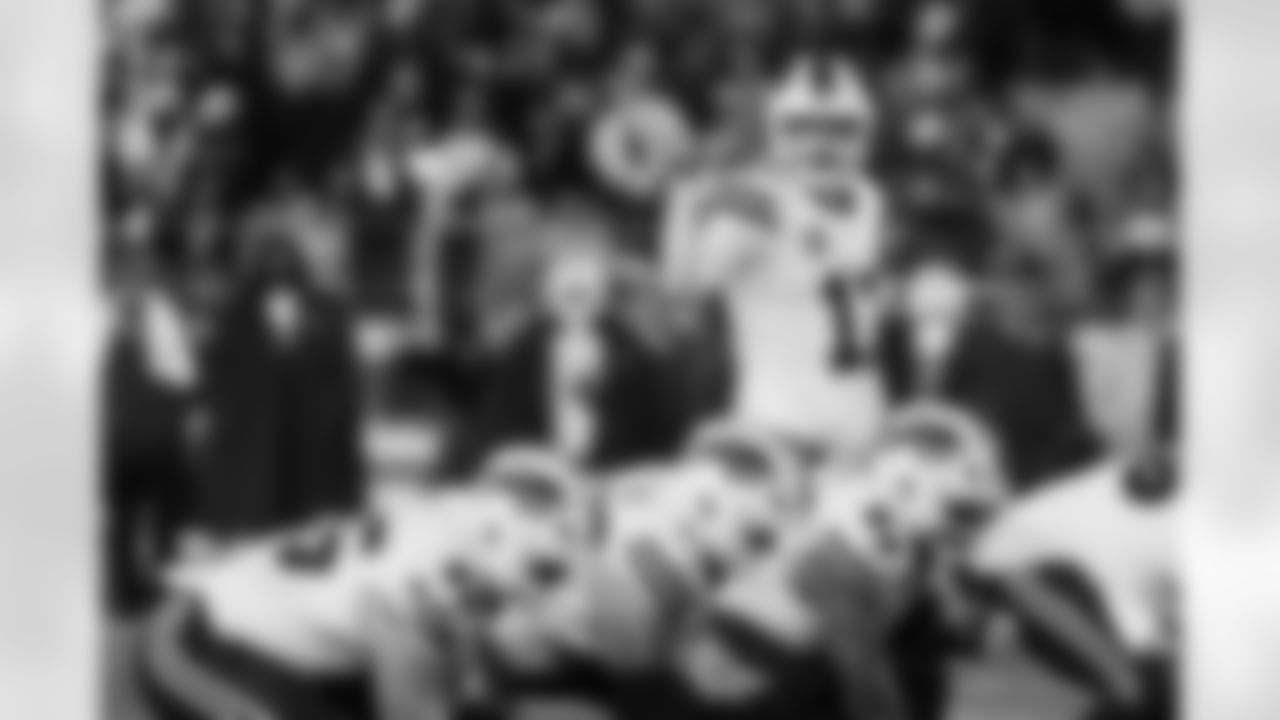 Pittsburgh Steelers vs Buffalo Bills, Regular Season, November 30, 2025 at Acrisure Stadium.