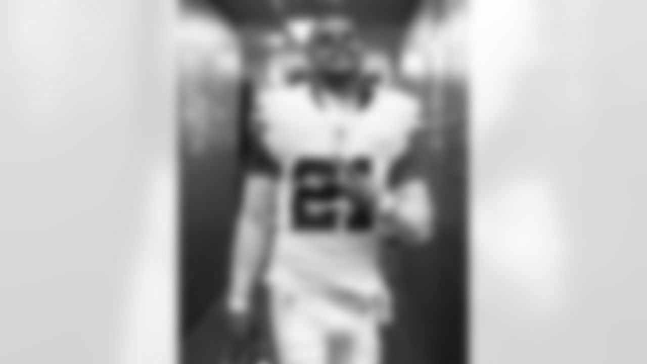 Buffalo Bills vs Tampa Bay Buccaneers, Regular Season, November 16, 2025 at Highmark Stadium.