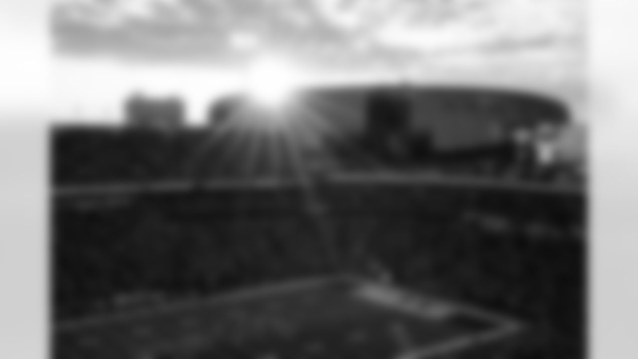 Home, Regular Season - Week 9, sunse. Buffalo Bills vs Kansas City Chiefs, Regular Season, November 02, 2025 at Highmark Stadium.