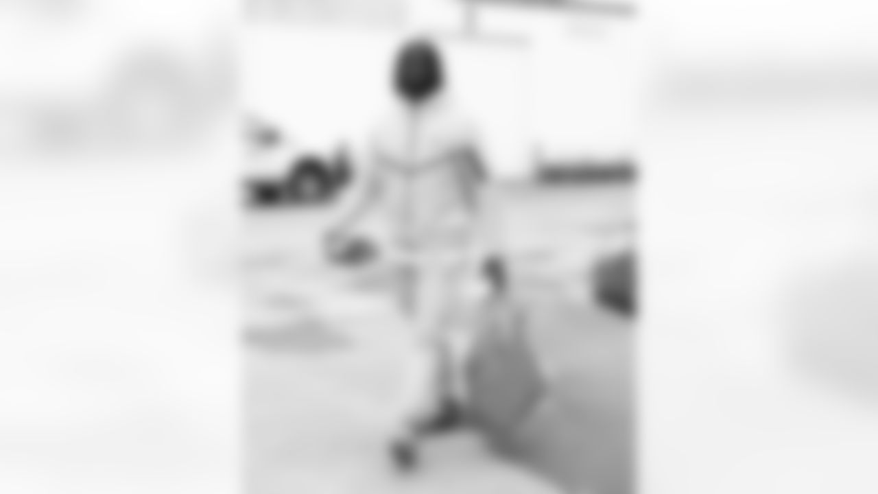 Shaq Lawson. Buffalo Bills travel to Pittsburgh, November 29, 2025 at Buffalo Niagara International Airport.